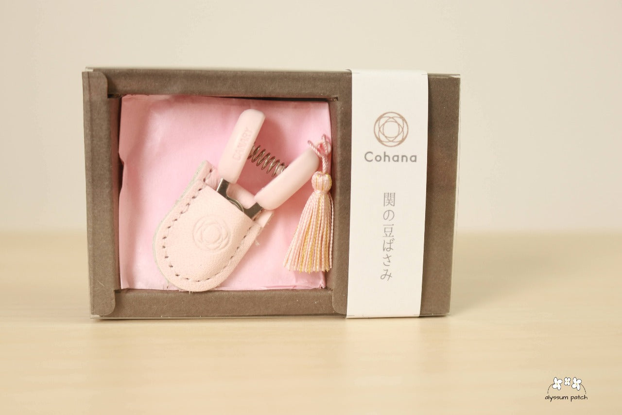 mini scissors in packaging