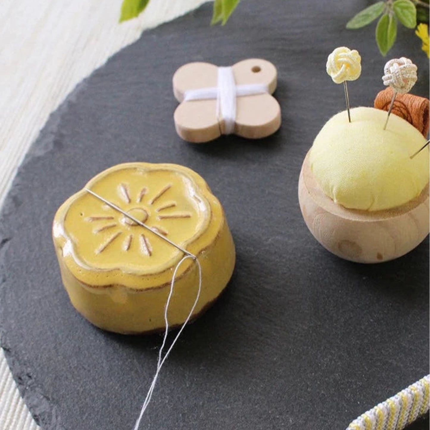 Cohana Ceramic Needle Minder