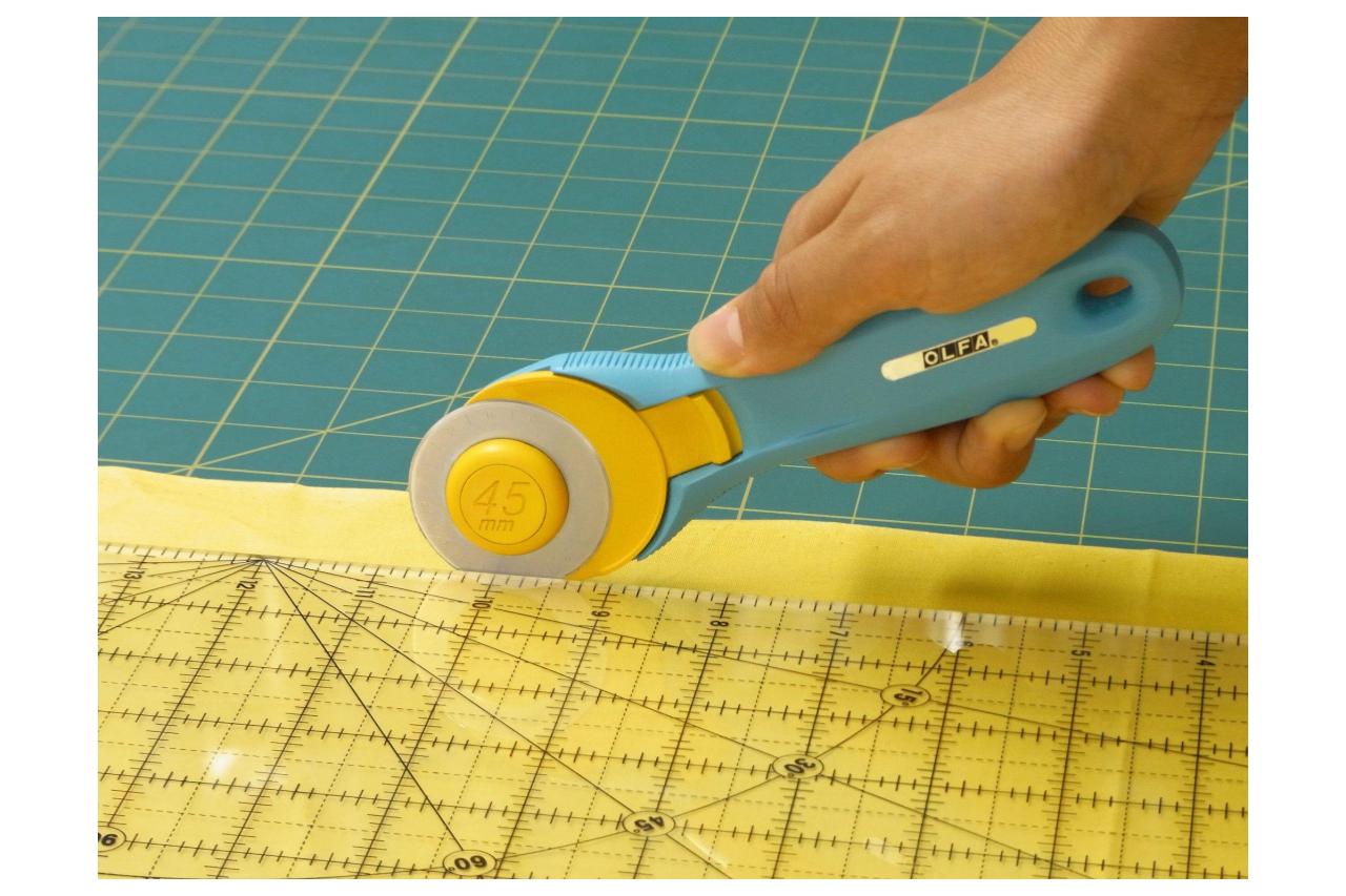 Olfa Splash 45mm rotary cutter in Aqua showing right handed use