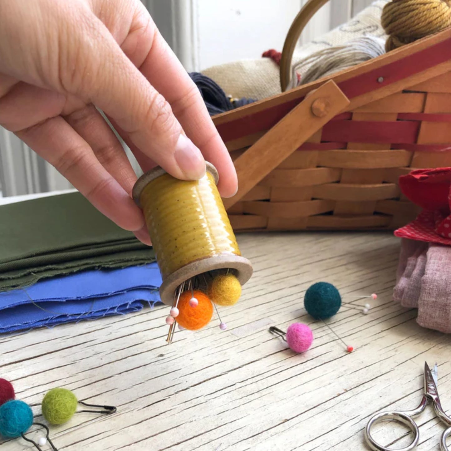 Cohana Magnetic Ceramic Spool Pin Holder